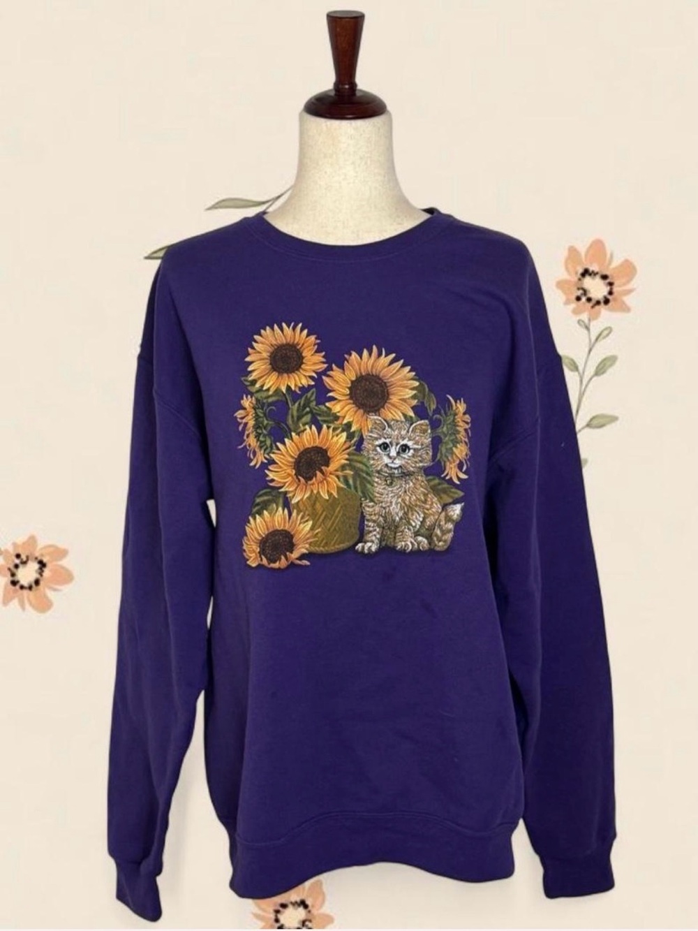 Vintage Purple Crewneck Sweatshirt with Sunflower & Kitten Graphic